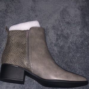 Snakeskin/Leather Grey 6.5 booties